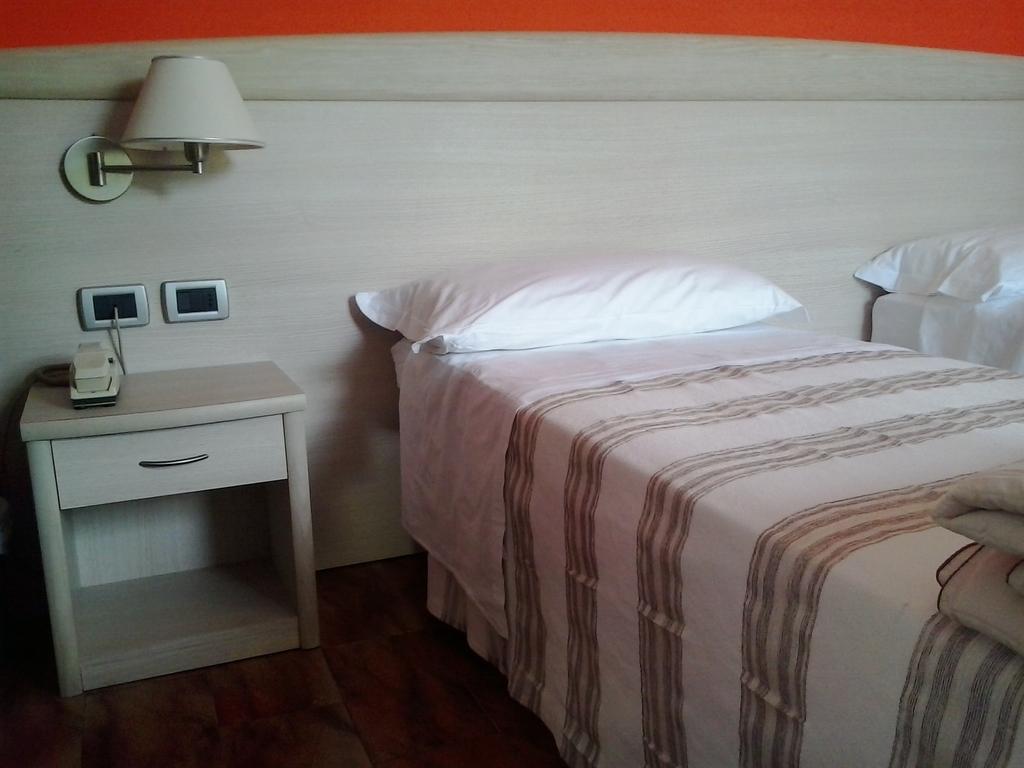 Hotel Pizzeria Mezzolago Pergine Valsugana Δωμάτιο φωτογραφία