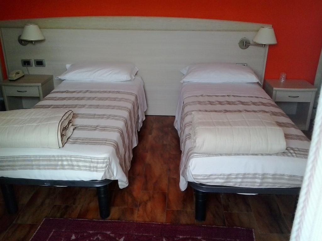 Hotel Pizzeria Mezzolago Pergine Valsugana Δωμάτιο φωτογραφία
